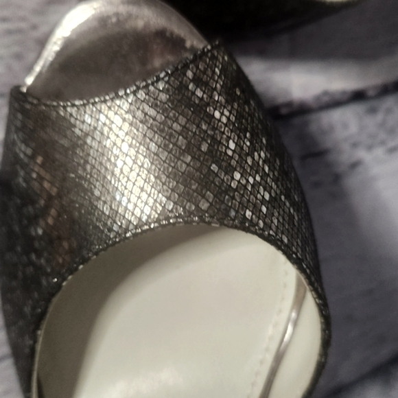 Anne Klein Hunnie Black Silver Shimmer Heels Shoes Sz 6 - Picture 5 of 5